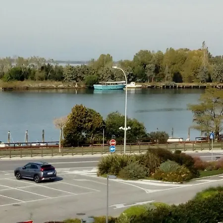 Apartment Appartamento Riva Foscolo